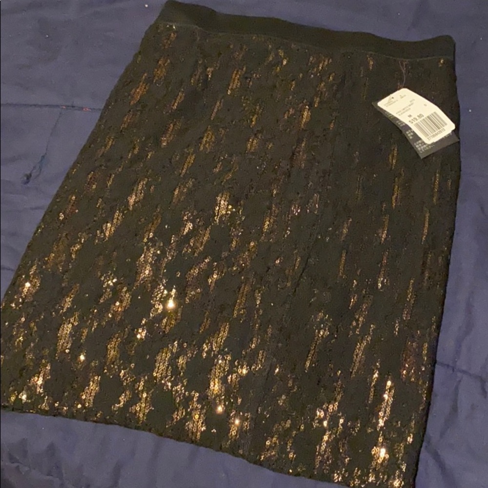 Forever 21 knee length skirt black and gold NWT